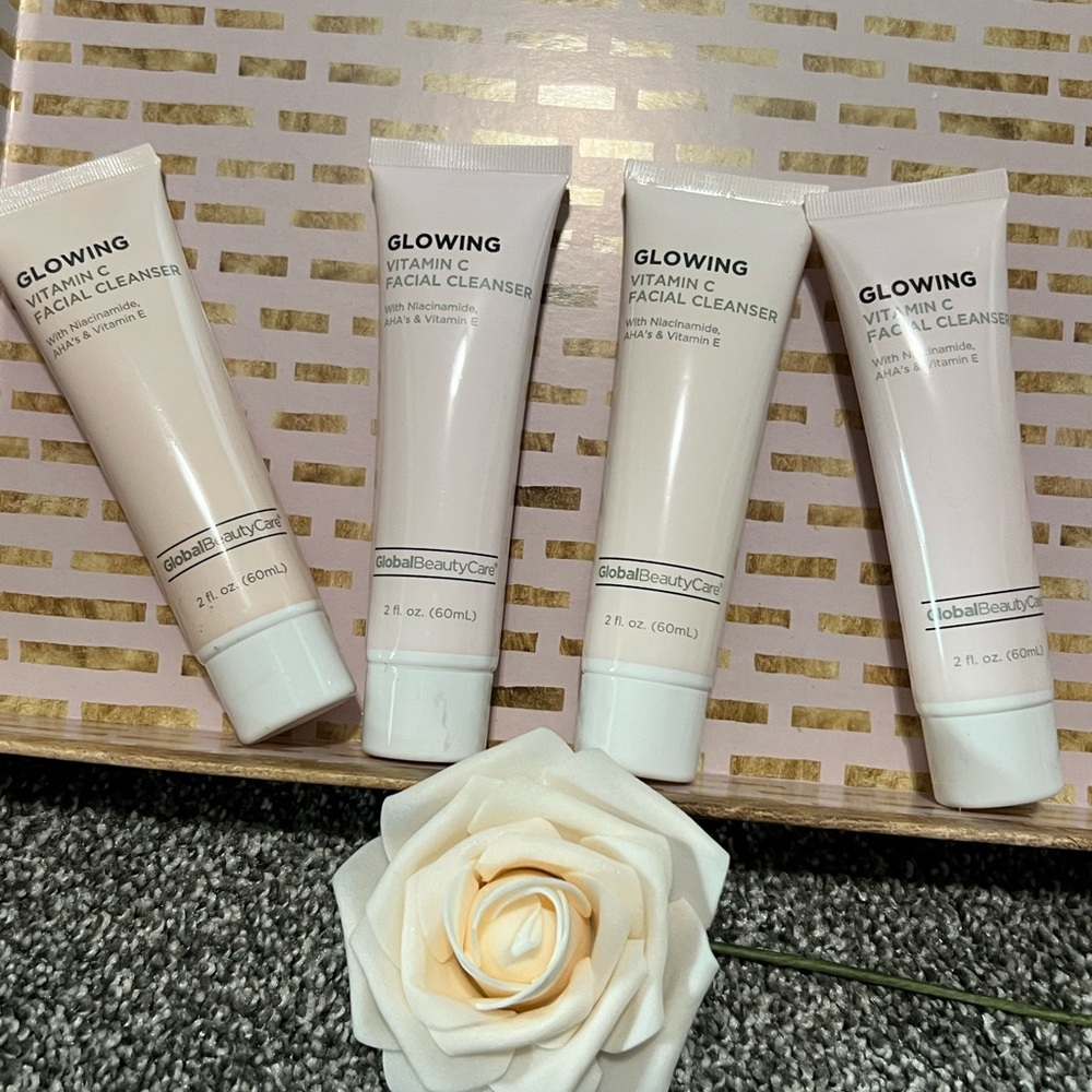 Glowing Vitamin C Facial Cleanser - Cream